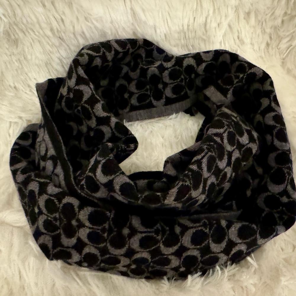 NWT Coach Scarf 100%Wool so soft and comfortable keeps you warm too